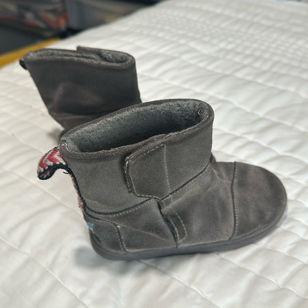 Tom’s Grey Suede Toddler Winter Boots Size 9T